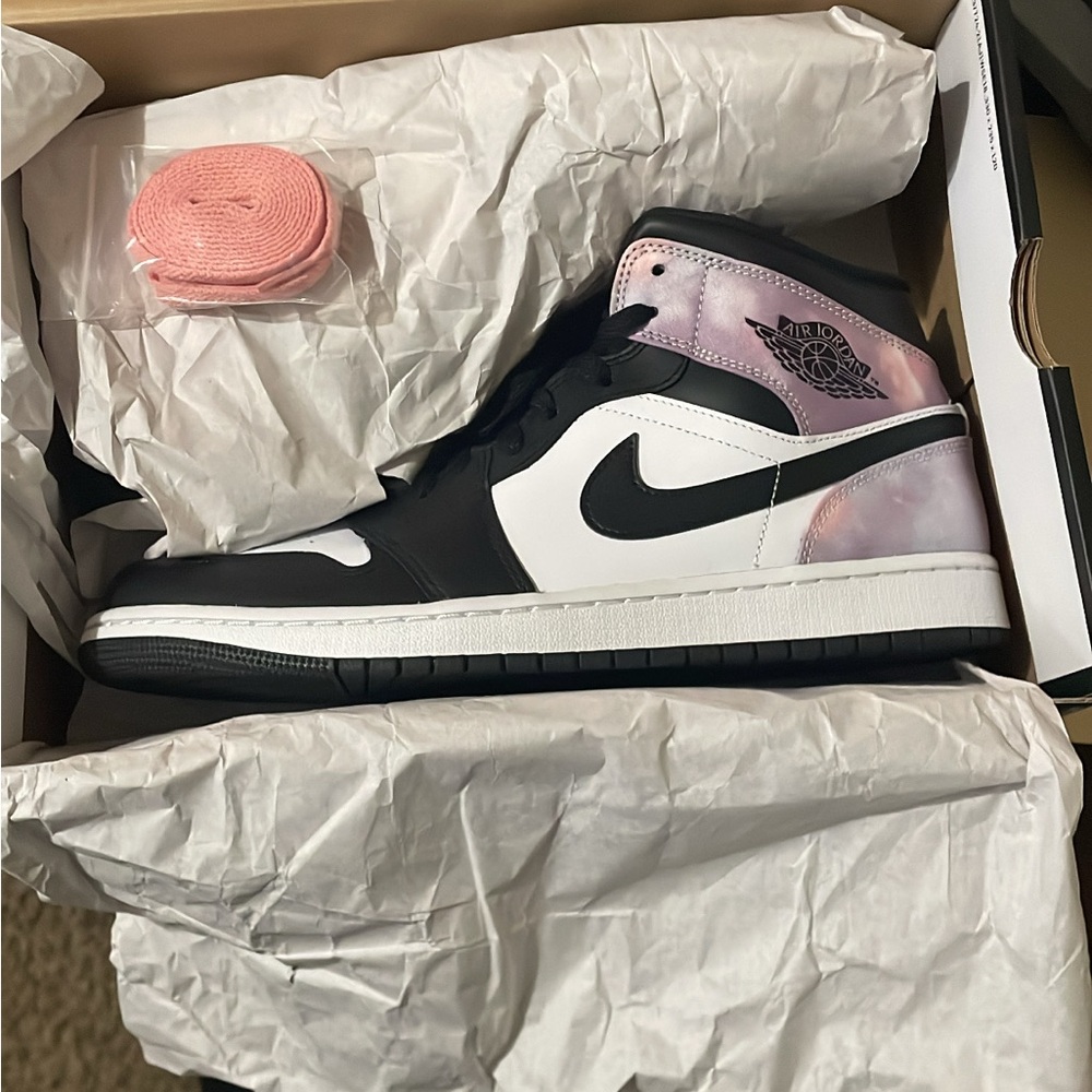 Nike Air jordan Mens Black and White Sneakers